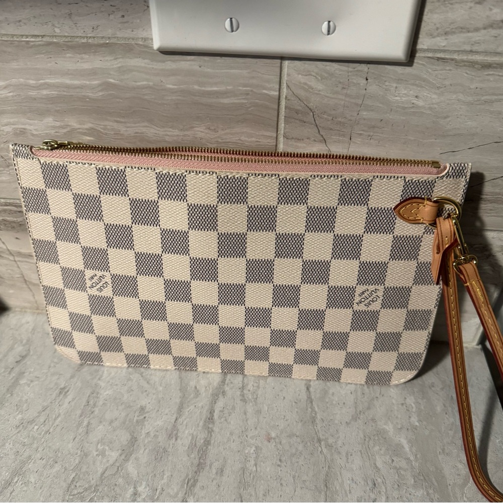 Louis Vuitton Pochette